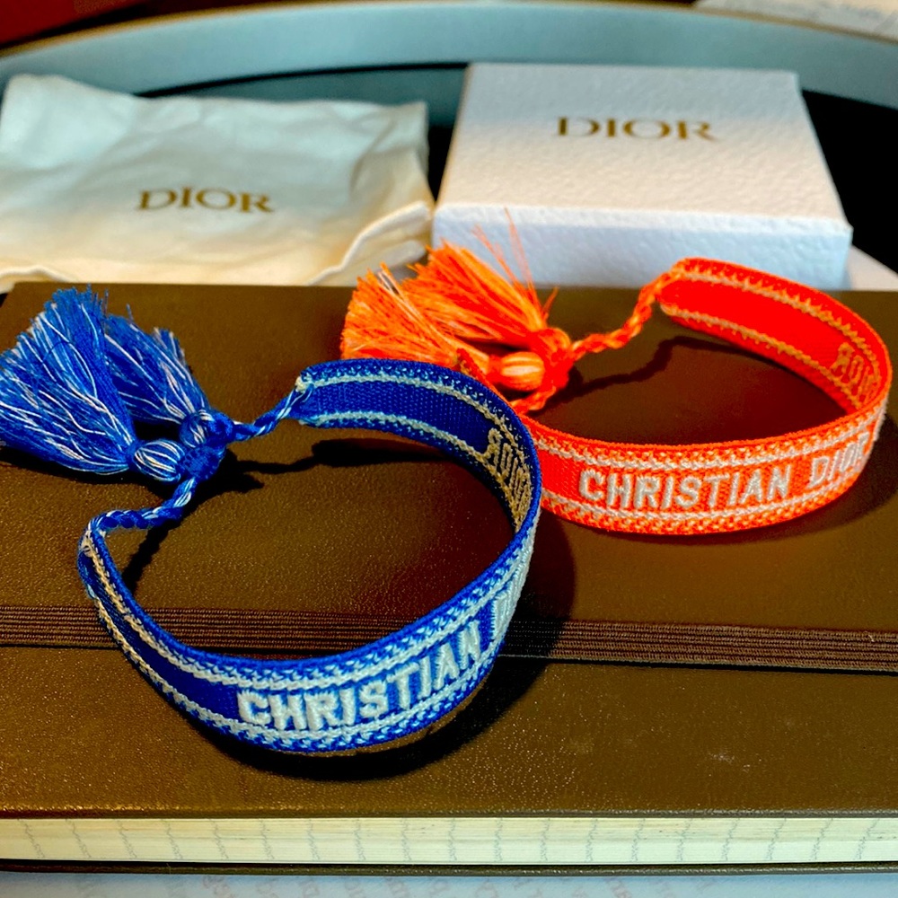 CHRISTIAN DIOR - J’adior bracelet set. Orange and bright blue cotton.